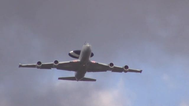ZH101 RAF Boeing E-3 Sentry missed approach at East Midlands 19/05/15 смотреть онлайн