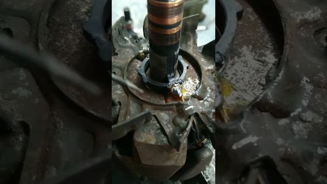 Какой стороной ставить токосъемныеш кольца (коллектор) генератора? Есть ли разница? смотреть онлайн