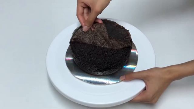 How to Make Chocolate Cake (Chocolate Buttercream Frosting and White Chocolate Drip) | Food Fanatix смотреть онлайн