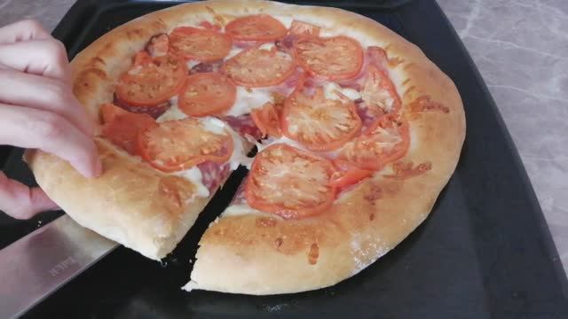 1001 рецепт пиццы. Всё гениально просто и вкусно! Просто пальчики оближешь от такой вкуснятины смотреть онлайн