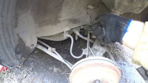 стук в задней подвески на автомобиле хендай акцент