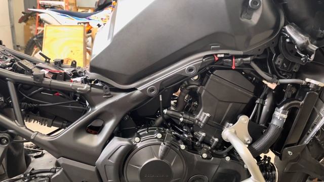 Honda Transalp 750 Fuel Tank смотреть онлайн