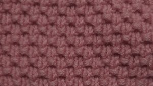Простой узор из лицевых и изнаночных петель для теплых вещей