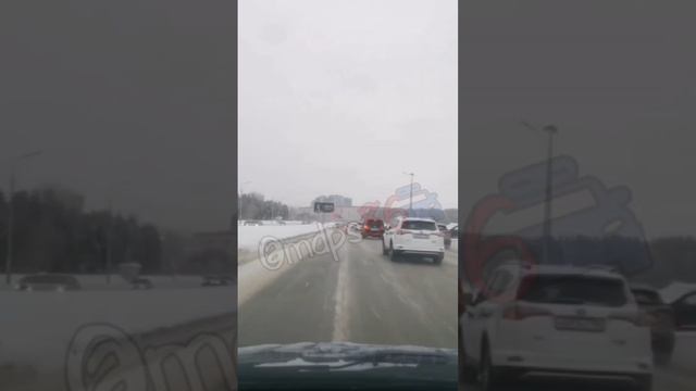 Свадебный кортеж в Сургуте и дрифт лихача смотреть онлайн