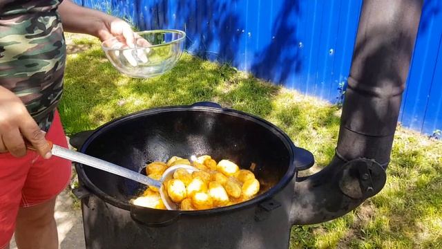 ХРУСТЯЩАЯ КАРТОШКА ПО СЕЛЬСКИ в КАЗАНЕ с КОПЧЕНЫМИ ребрами. РАЗЫГРЫВАЮ КРУТЫЕ ПОДАРКИ!!! смотреть онлайн