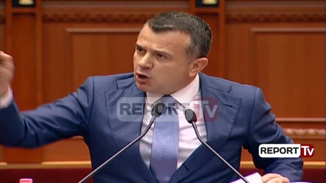 Report Tv - Balla nxjerr foton e Bashës me vëllain e Alfred Vladit, në kërkim për 3.4 mln euro смотреть онлайн
