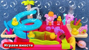 Играем в игрушки ! Бассейн с куклами ! Видео для детей