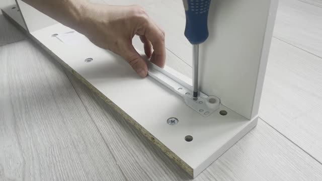 Видеоинструкция по сборке: Детский стол «Монтессори» смотреть онлайн