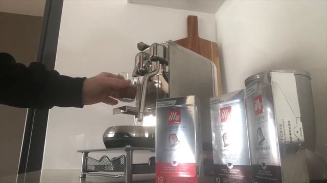 Week 6 Classic Roast Illy смотреть онлайн