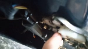 Как открыть багажник на Тойота Авенсис2 если с кнопки и ключём  не открывается.