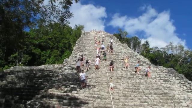 Tourists climbing the pyramid at Koba смотреть онлайн