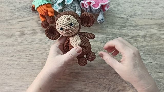 СП ВОЛШЕБНЫЙ МИР ВЯЗАНЫХ ИГРУШЕК 6 ГОТОВЫХ ИГРУШЕК смотреть онлайн