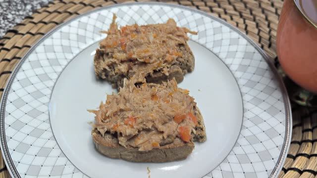 Рийет из курицы с яблоком и морковью смотреть онлайн