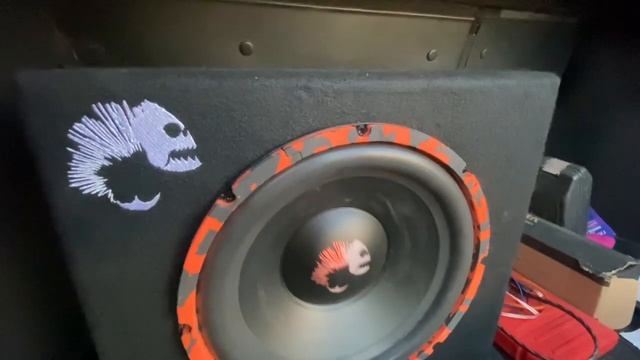 Активный сабвуфер DL Audio Piranha 12A SE в LADA Priora смотреть онлайн