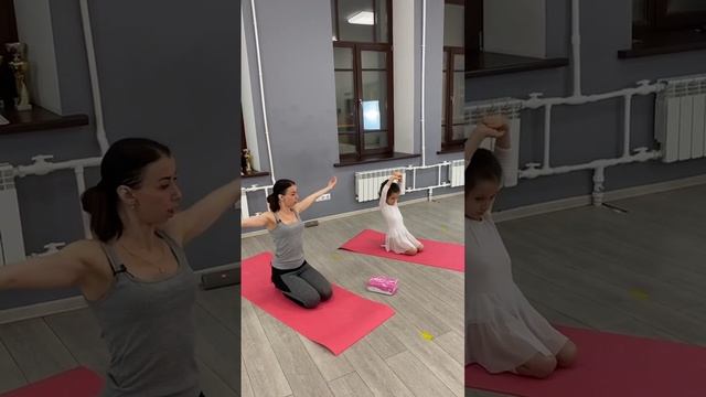 Танцевальная связка. Часть 1. Разучиваем танец. Урок хореографии смотреть онлайн