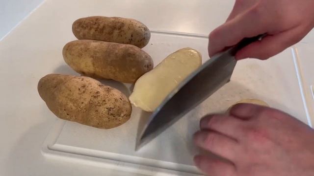 Snacks in the Stacks: Fried Chicken and Thick Cut French Fries смотреть онлайн