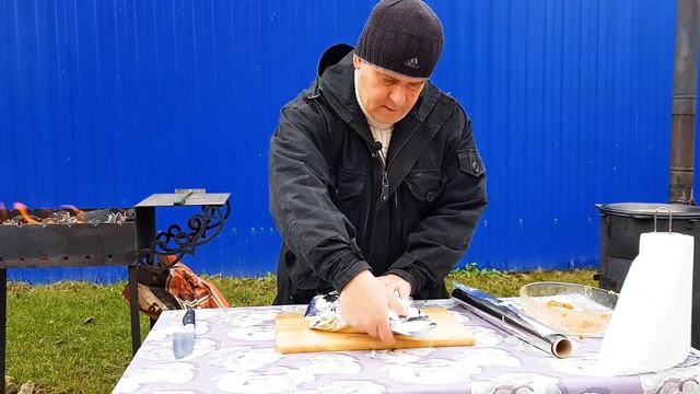 Большой кусок мяса запекаем в углях. Результат удивил! смотреть онлайн