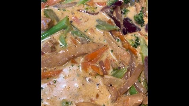 Спагетти с овощами и курицей в кокосовом молоке смотреть онлайн