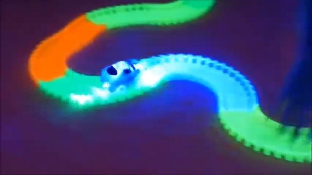 Magic Tracks Twister Tracks Neon Glow in the Dark Flexible Race Cars смотреть онлайн