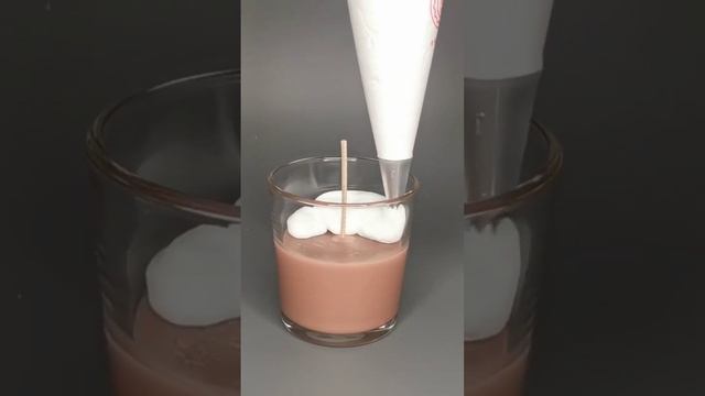 в этой свечей аромат кофе или какао? как думаешь? #десерт #candles #свечи #декор #свечеварение смотреть онлайн