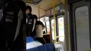 Мужик поёт в автобусе😂