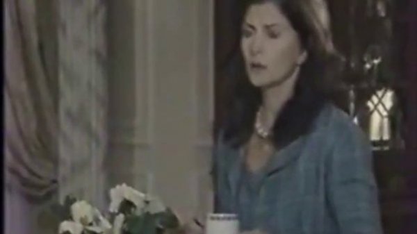 Cecilia Maresca  clip "Walk on"... (English subtitles)