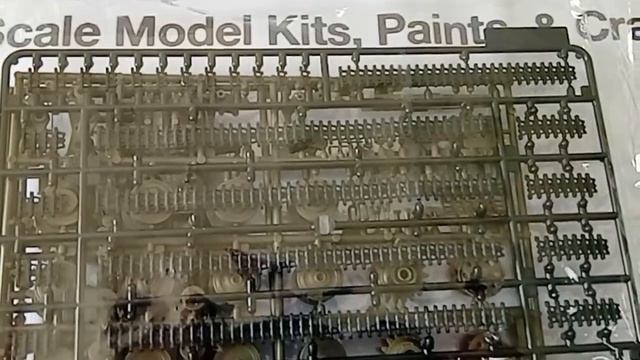 FineMolds 1/35 scale FM26 IJA Medium Tank Type 97 Improved "Shinhoto Chi-Ha" Early Hull model kit. смотреть онлайн
