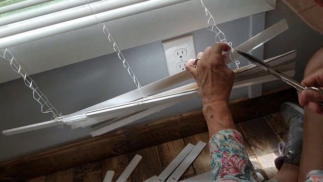 HOW TO SHORTEN A CORDLESS BLIND GUIDE PLUS BONUS DECOR HACK! смотреть онлайн