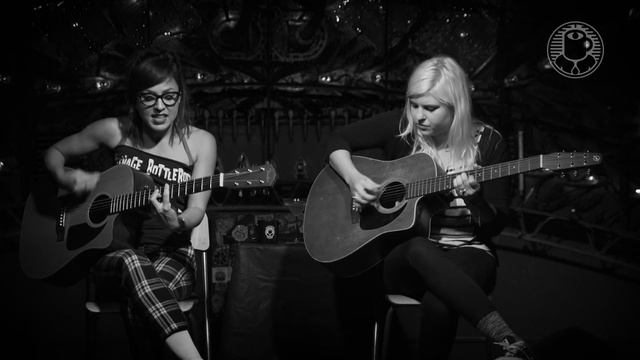 The Bombpops - Turn Up The Thermostat (BLACK COFFEE SESSION) смотреть онлайн