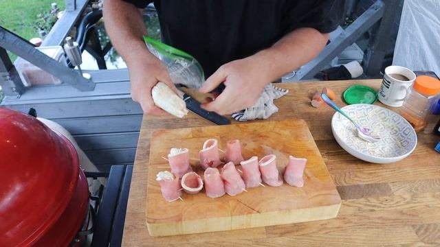How to make PIG SHOTS on the Weber kettle, a great little appetiser or bbq side dish смотреть онлайн