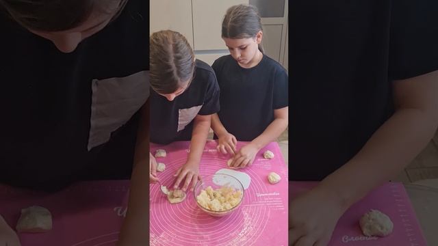 Пирожки с картошкой и капустой. смотреть онлайн