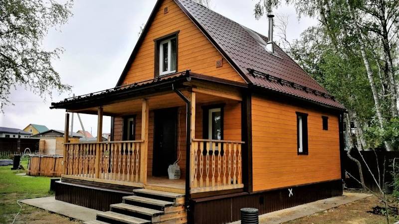 Плотника не шуба греет, а топор! Баня с мансардой и террасой с доп утеплением, просто красиво смотреть онлайн