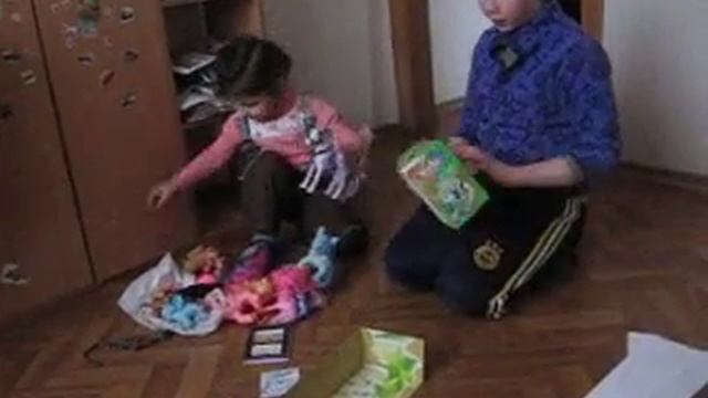 мультик про то как я ютуб блогер Олег вместе с своей сестричкой делаю уборку смотреть онлайн