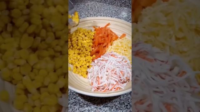 Необычный вариант крабового салата. Рецепты смотреть онлайн