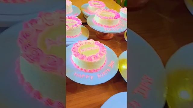 Cakes〡Yummy〡Happy B'Day〡Today Sri Lanka 🇱🇰〡🍰🎂🍰🎂🍰🎂🍰🎂🍰 смотреть онлайн