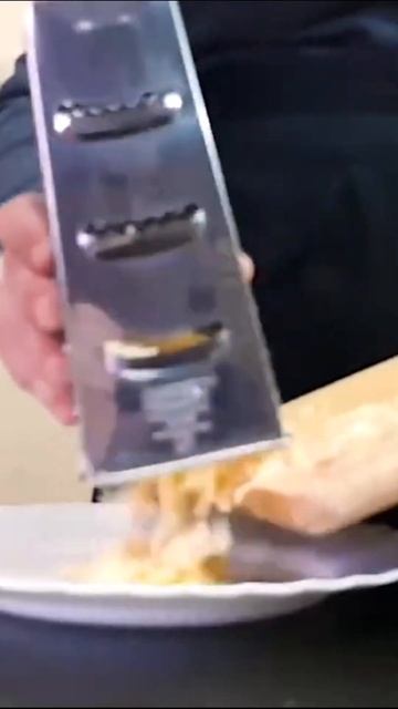 Крутая яичница с беконом за 1 минуту. #shorts смотреть онлайн