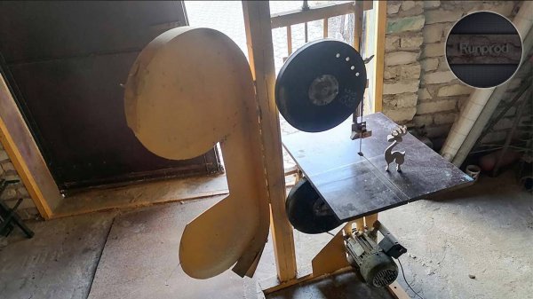 Простая самодельная ленточная пила (два шкива и двигатель)