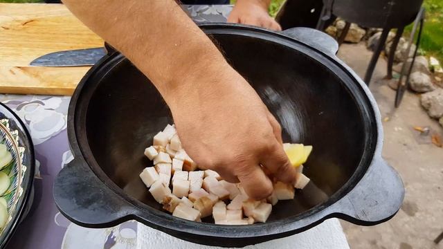 Картофель по-пастушьи под камнями в КАЗАНЕ. смотреть онлайн