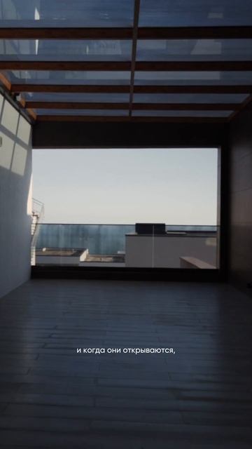 Фасад коттеджа в едином стиле. Комплексные решения АЛЮТЕХ #ворота #калитка #остекление смотреть онлайн