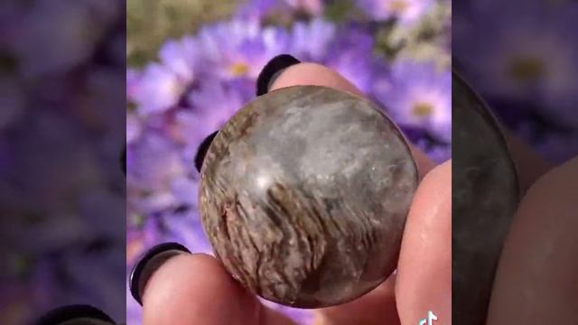 Scenic, thousand layer, rutilated quartz. #crystals #quartz #chakra #gemstones смотреть онлайн