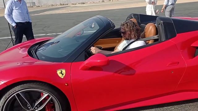 Примеряю Ferrari смотреть онлайн