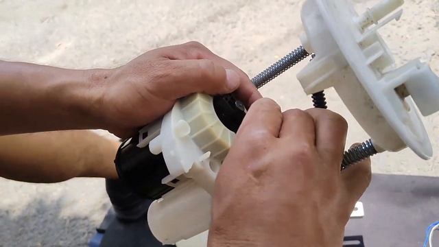 COMO CAMBIAR FILTRO DE GASOLINA BEAT SPARK смотреть онлайн