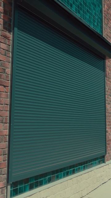 Управляем светом в помещении с помощью роллет с перфорацией #освещение #стройка #коттедж #роллеты смотреть онлайн