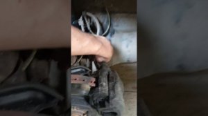 Замена передней стойки Тойота Авенсис 2