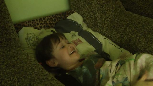 Дикий хохот. Что сказал папа? Wild laughter. What my father said? смотреть онлайн