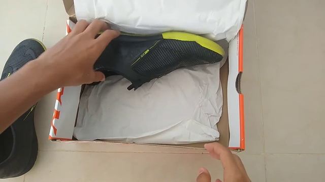 NIKE DID WHAT? Unboxing Nike IC soccer shoes ⚽🔥😱 смотреть онлайн