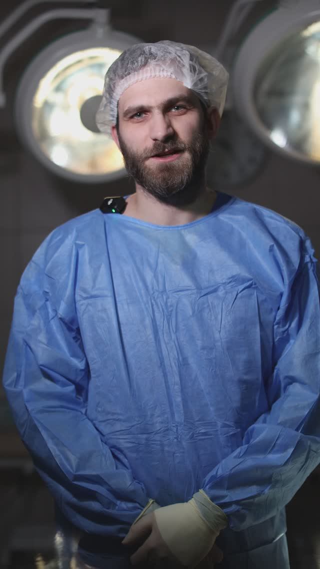 Кузьмин Артем Сергеевич
Заведующий отделением MOHS-хирургии, лазерный хирург-дерматоонколог смотреть онлайн