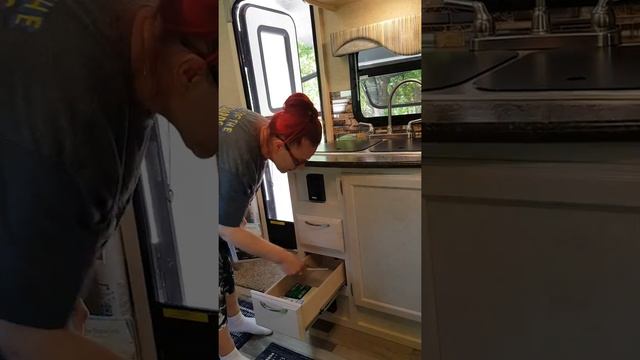 05/07/17: Loving our Winnebago Micro Minnie 2106fbs! смотреть онлайн