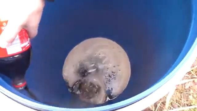 Фонтан из колы и эксперименты с колой смотреть онлайн