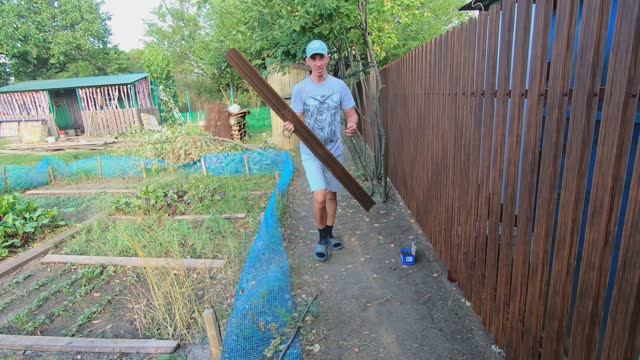 Красивый забор из металлического штакетника под дерево за 4 дня смотреть онлайн